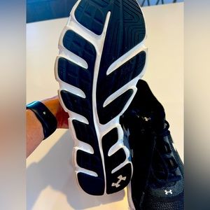 Mens Under Armour tennis shoes